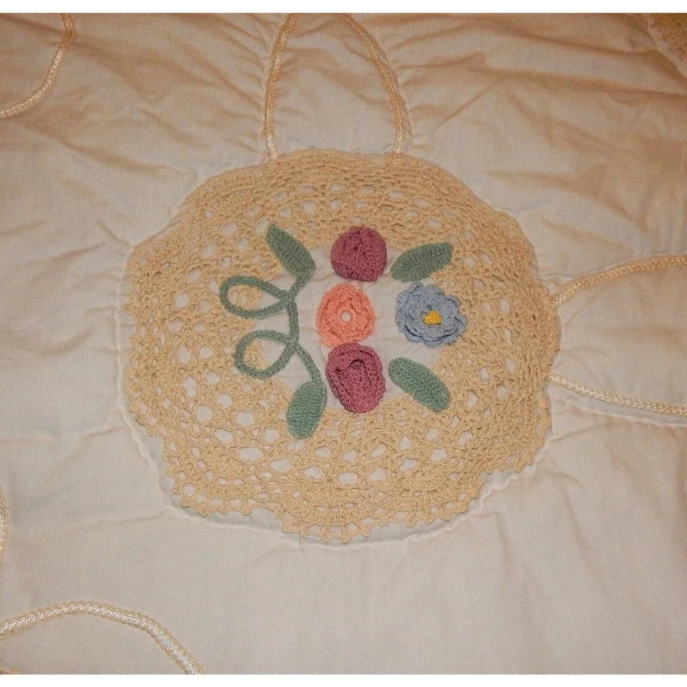 Crib Toddler Bed Comforter Cream Crocheted Roses Medallion Scalloped Edge